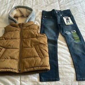 LEVIS SKINNY JEANS FOR BOYS SIZE 5 WITH TAGS + Old Navy Hooded Vest.